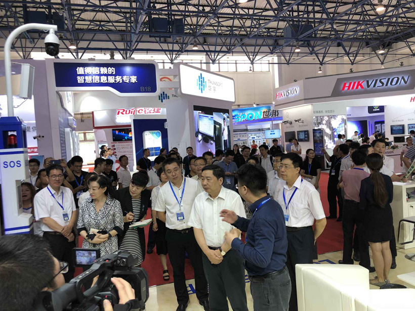 司法部常务副部长熊选国亲临指导巅峰国际展位图